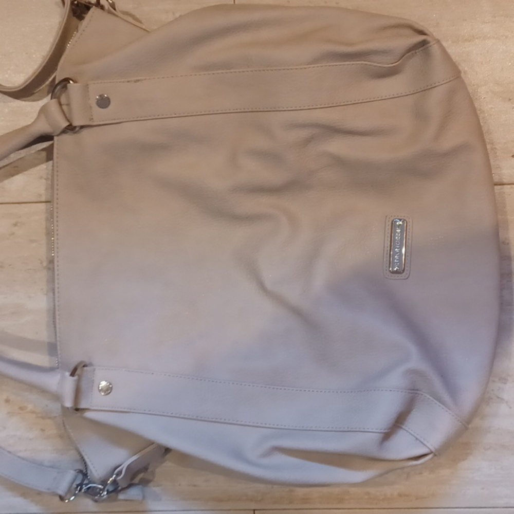 Stunning Steve Madden Oversized Shoulder/Travel Bag - Picture 11 of 16